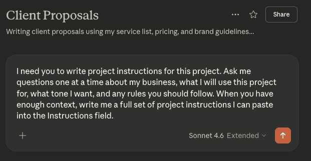 La indicacion introducida en una conversacion de Claude Project para pedirle a Claude que genere las instrucciones del proyecto